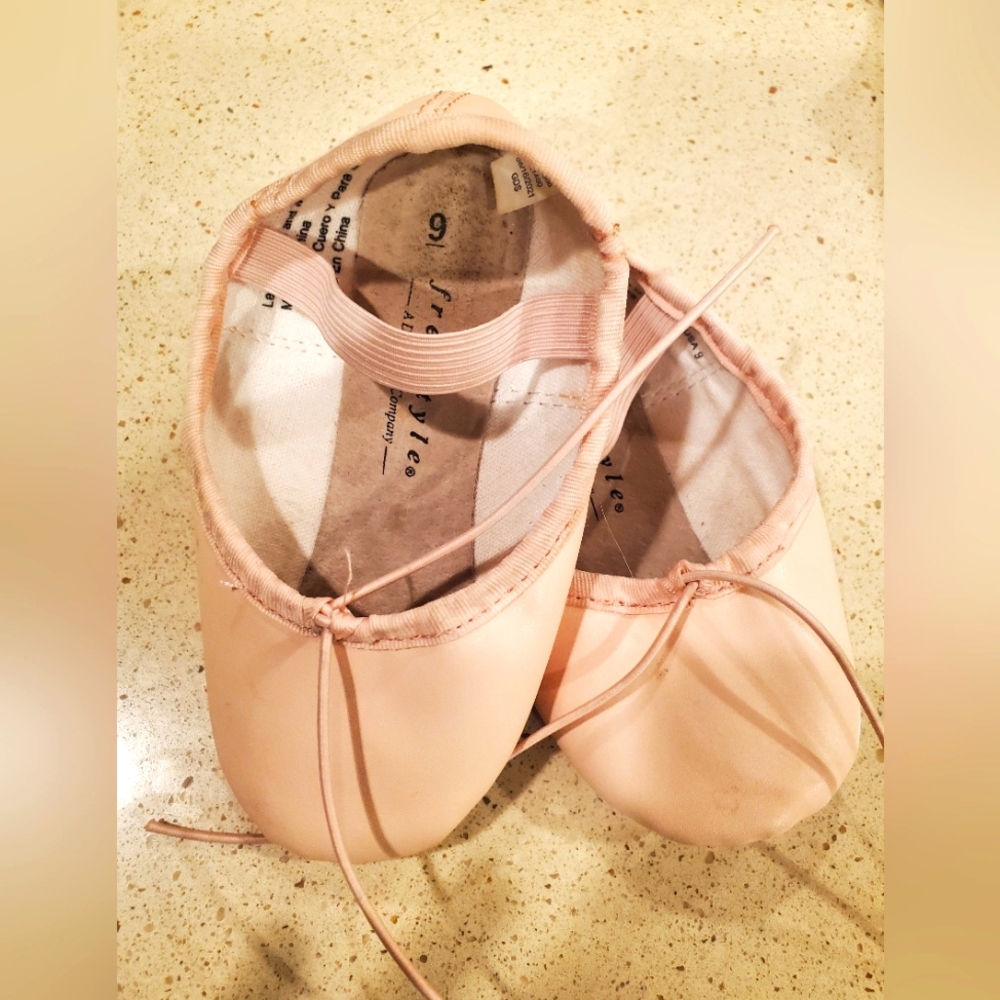 Size 9 (preschool age) freestyle by Danskin ballet shoes